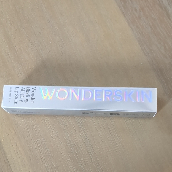 Wonder skin Other - All Day Lip Stain